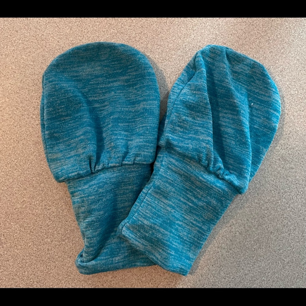 *3/$12* Scratch Mittens - Picture 2 of 2